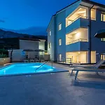 Apartament Mateo 2 *