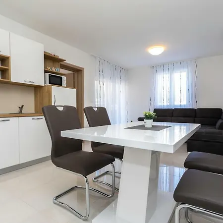 Apartament Mateo 2 *