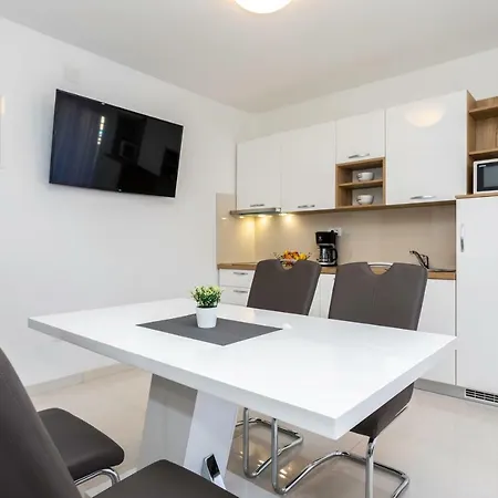 Apartament Mateo 2 *